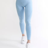 Colanți fără cusături seamless din colectia Original by GYMTUNED în albastru pastel – vedere frontală, cu talie înaltă și design modelator