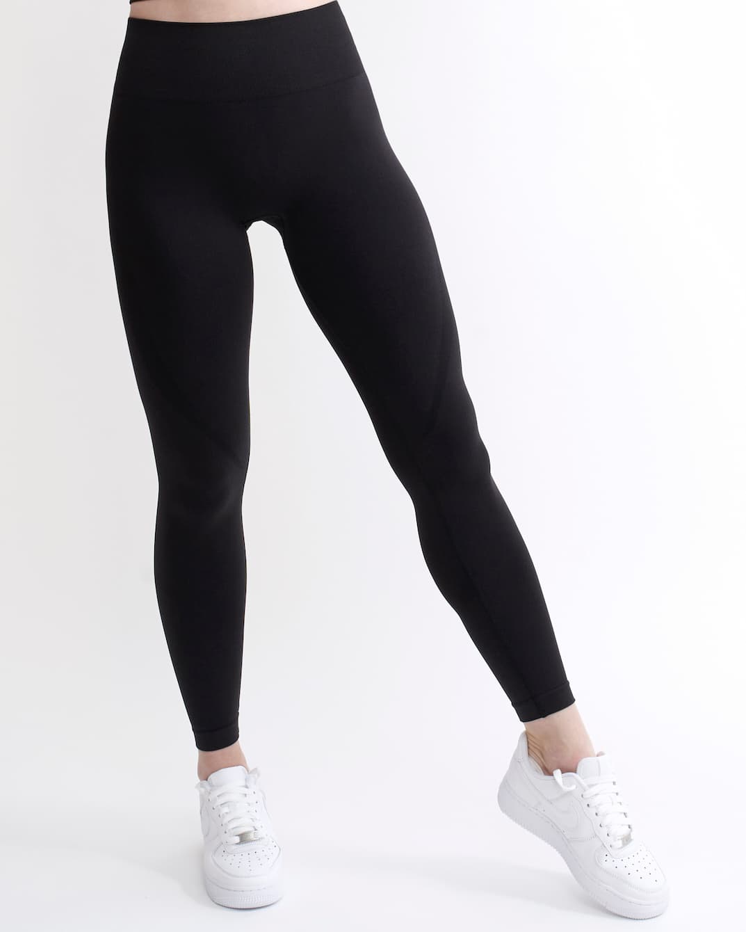 Colanți fără cusături seamless din colectia Original by GYMTUNED în negru – vedere frontală, cu talie înaltă și design modelator